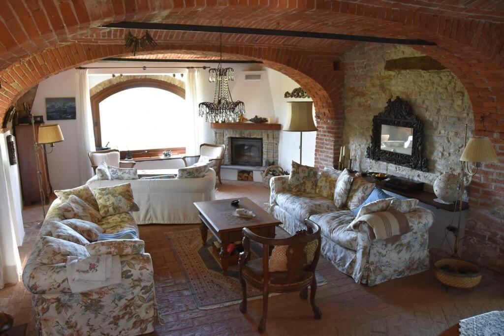 Rustico Im Piemont Mit Panorama Clavesana Exterior foto